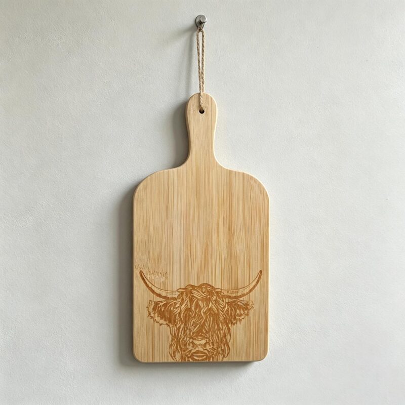 Paddle‑Shaped Engraved Highland Cow Serving Board - Farmhouse & Country - life-deco.com