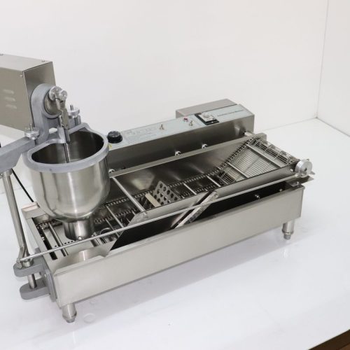 Automatic commercial donut machine hopper loading batter for continuous production