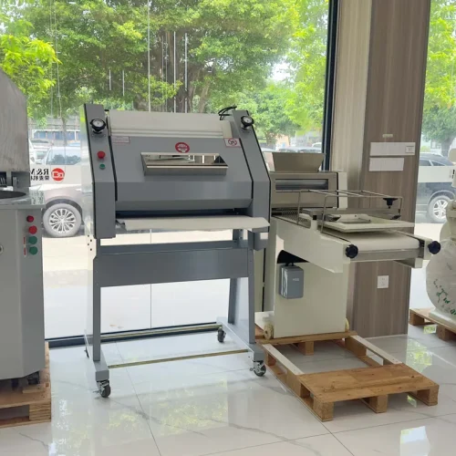R&M hydraulic dough divider in showroom line with bakery machines