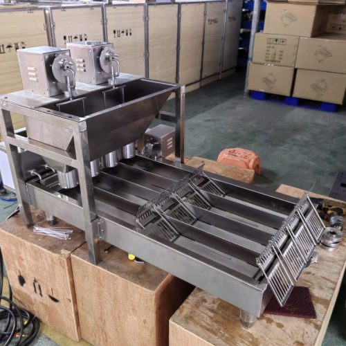 Industrial donut machine four row 30L hopper 12 molds commercial donut production