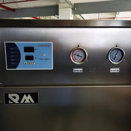R&M RML-200 water chiller control panel close-up PV SV temperature display high pressure low pressure gauge