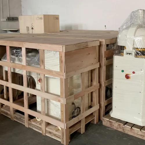 R&M toast moulder shipping crates with 12mm accessory box on pallets