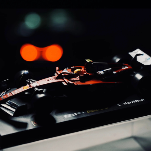 Body decal and surface detail close‑up for Bburago SF25 racing replica