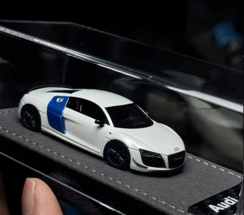 Complete display 1‑64 GT‑style alloy hobby car model