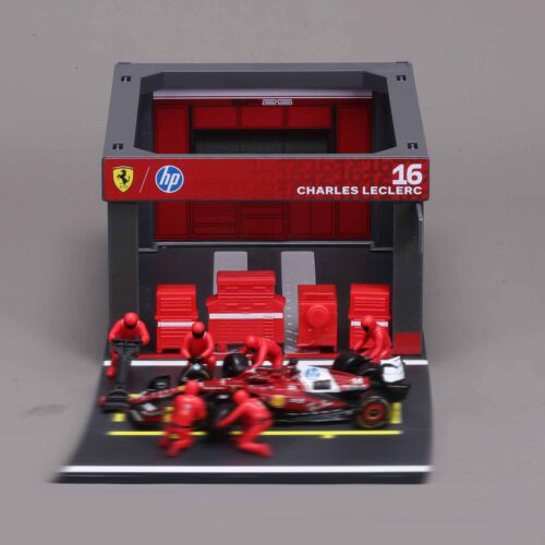 Combined display of die‑cast race car and figure parts from Bburago 1:43 pit‑stop set